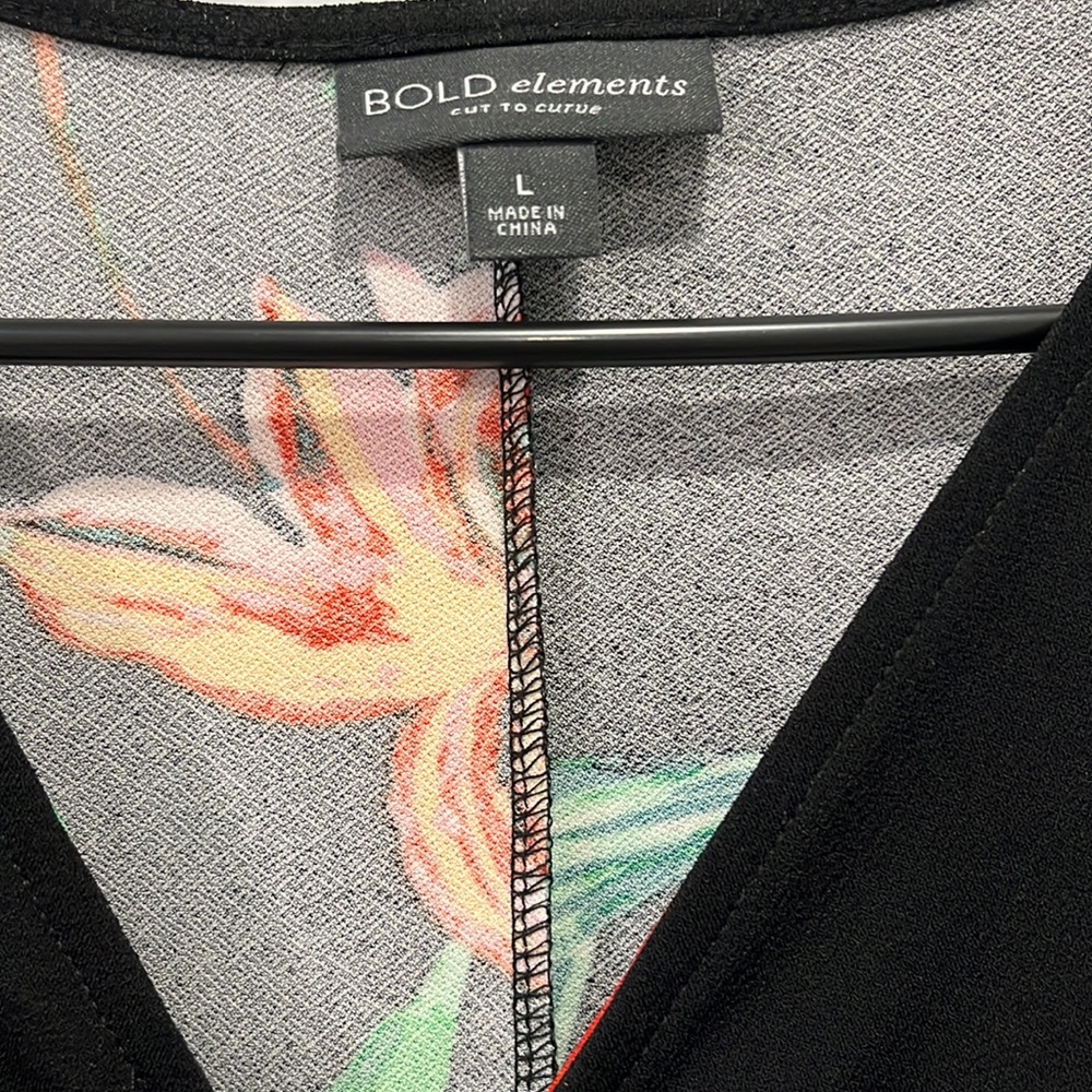 BOLD Elements Blouse - Picture 2 of 3